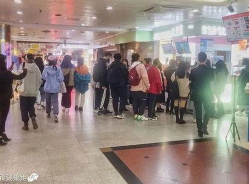 小🐔🐔伸进🈲18网站免费版：最新动态与内容介绍