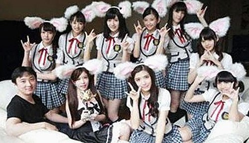 小巧🐥伸女生🍑🍑里姿势新探索，现已成为关注热点