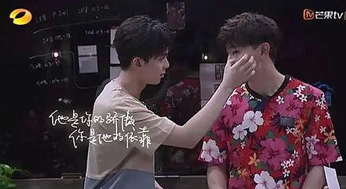 《乱公伦媳》欧美免费官方版：引发关注的作品解析